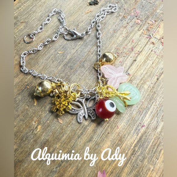 Jade charms adorned bracelet - Picture 2 of 2